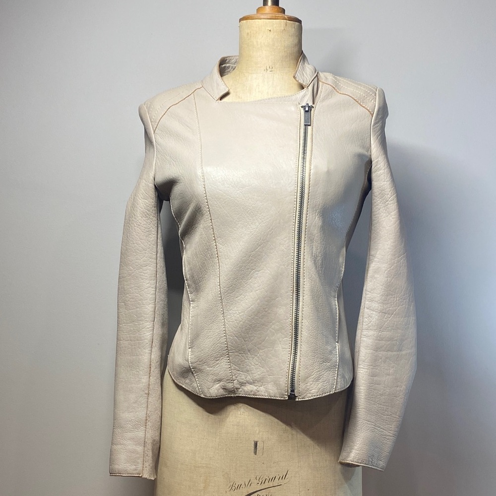 ✨BCBGMAXAZRIA Cream Leather Jacket – Size S✨